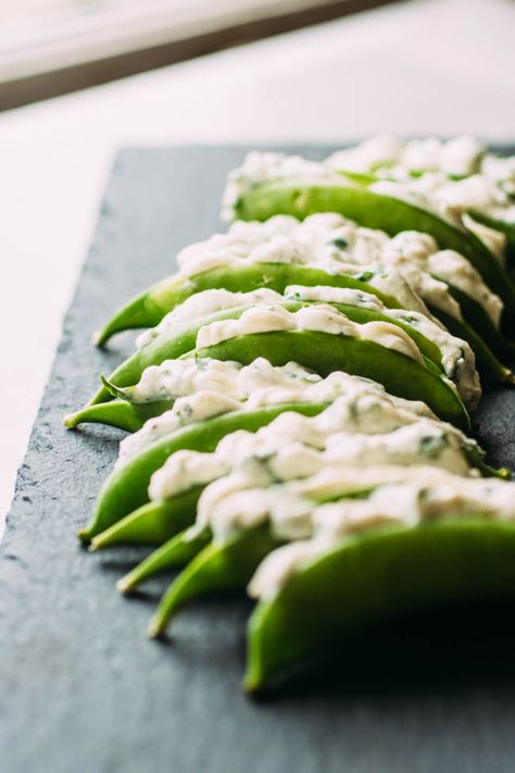 Herb and Cheese Stuffed Snap Peas - Life As A Strawberry Spring Party Appetizers, Spring Appetizers, Goat Cheese Crostini, Sweet Potatoe Bites, Make Ahead Appetizers, Summer Appetizer, Snow Peas, Party Appetizers, Cheese Stuffed