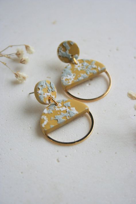 Fimo Ring, Polymer Clay Ring, Diy Earrings Polymer Clay, Clay Things, Clay Color, Polymer Clay Diy, Market Stall, Ringe Gold, Line Pattern