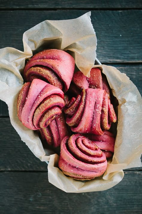 Sweet Beets Recipe, Beet Rolls, Buah Naga, Chocolate Avocado, Beet Recipes, Avocado Smoothie, Pink Foods, Pavlova, Buttermilk