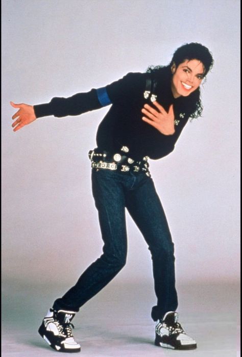 Famous Legends, Michael Jackson Photoshoot, Michael Jackson Hot, Michael Jackson Bad Era, Hee Man, Michael Jackson Funny, Michael Jackson Wallpaper, Photos Of Michael Jackson, Michael Jackson Art