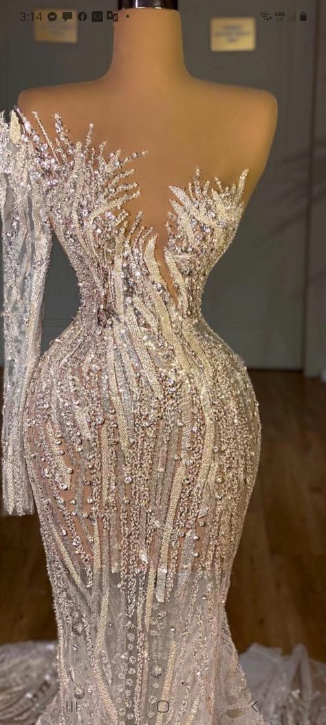 Met Gala Dresses Ideas 2024, Prom Dresses Met Gala Theme, Md Dress Ideas, Gorgeous Prom Dresses Classy, Matric Dance Dresses Unique, Matric Dance Dresses South Africa, Met Gala Dresses Ideas, Extra Prom Dresses, Exotic Prom Dresses