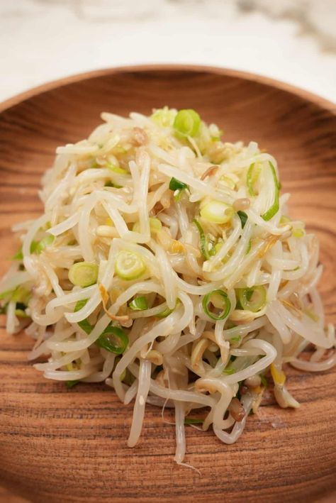 Korean Bean Sprouts Side Dish - QUICK + EASY (VIDEO) - CJ Eats Recipes Bean Sprout Recipes Easy, Sauteed Bean Sprouts, Beansprout Recipes, Beansprout Recipes Korean, Bean Sprout Recipes Korean, Korean Mushroom Side Dish, Korean Bean Sprout Side Dish, Bean Sprouts Korean Side Dish, Stir Fry With Bean Sprouts