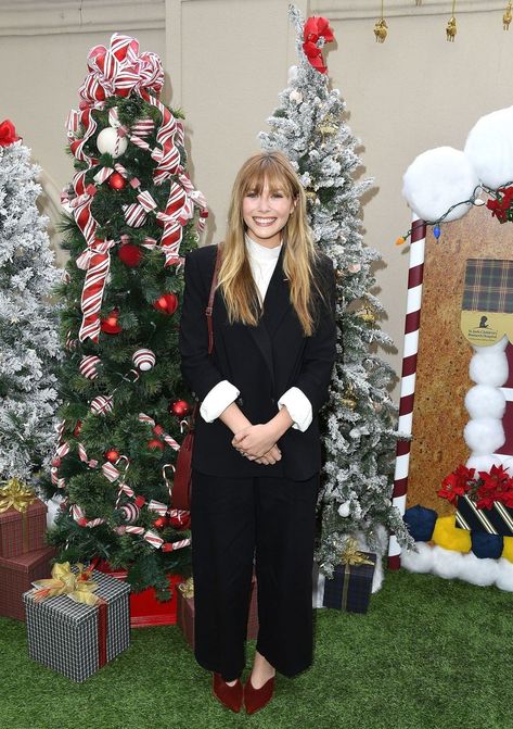 Lizzie Olsen Christmas, Elizabeth Olsen Christmas, Lizze Olsen, Martha Marcy May Marlene, Elizebeth Olsen, Curvy Petite Fashion, Office Holiday Party, Lizzie Olsen, Ashley Olsen