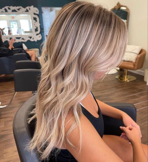 Blonde Summer Balayage, Blonde Balayage Highlights With Money Piece, Ash Blonde With Blonde Highlights, Brunette With Bright Blonde Highlights, Blonde Hair With A Shadow Root, Lived In Summer Blonde, Lots Of Blonde Highlights In Brown Hair, Blonde Highlights For Summer, Full Blonde Balayage