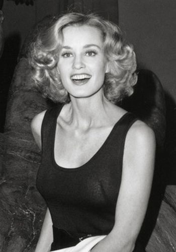 Jessica Lange - Love her. (Grey Gardens, Thousand Acres, Sweet Dreams.....) :) Jessica Lange Young, Young Celebrities, Old Hollywood Glamour, Grace Kelly, Hollywood Glamour, Classic Hollywood, Makeup Inspo, Celebrities Female, Old Hollywood