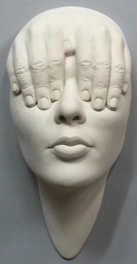 No hay más ciego que el que no quiere ver. Johnson Tsang Johnson Tsang, Porcelain Sculpture, Antique Porcelain Dolls, Lucid Dream, Tanah Liat, Masks Art, Lucid Dreaming, Figurative Sculpture, Sculpture Clay