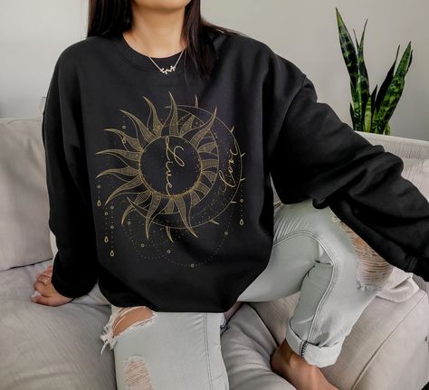 Moon Sweatshirt, Pretty Gifts, Celestial Shirt, Boho Sweatshirt, Golden Sun, Sun Shirt, Cropped Sweatshirt, Indie Outfits, Boho Gifts