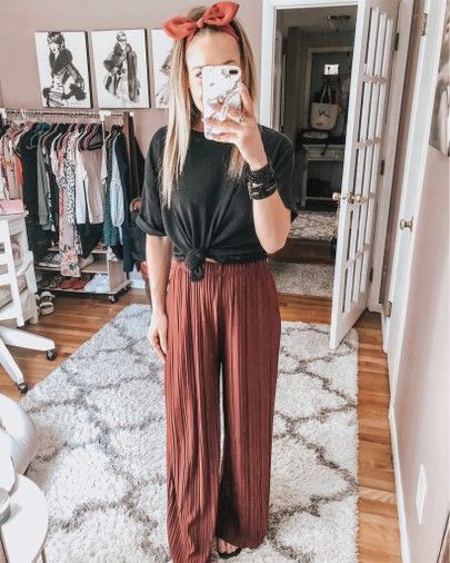 How To Style Flowy Pants, Black Flowy Pants Outfit, Wide Leg Red Pants, Black Pants Work Outfit, Flowy Pants Outfit, Dressy Pants Outfits, Tie Outfit, Teacher Vibes, Black Pants Outfit