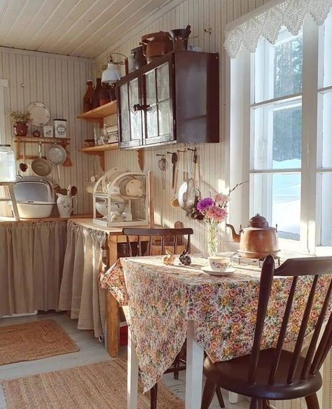 Cottagecore Kitchen Ideas, English Cottage Kitchens, Country Cottagecore, Velvet Art, Scandi Kitchen, Cottagecore Kitchen, Cottage Kitchen Design, Kitchen Theme, Cozy Homes