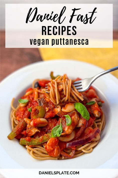 Are you doing the Daniel Fast? This flavor-packed vegan puttanesca is made from whole plant food ingredients. It's deliciously hearty, protein-packed, high in fiber, oil-free, nut-free, and soy-free. This meal is healthy comfort food at its finest! Check out this and other Daniel Fast recipes here... Vegan Puttanesca, Vegan Recipes Pasta, Daniel Fast Dinner, Daniel Fast Diet, Daniel Fast Meal Plan, Puttanesca Recipe, Spaghetti Alla Puttanesca, The Daniel Fast, Alla Puttanesca