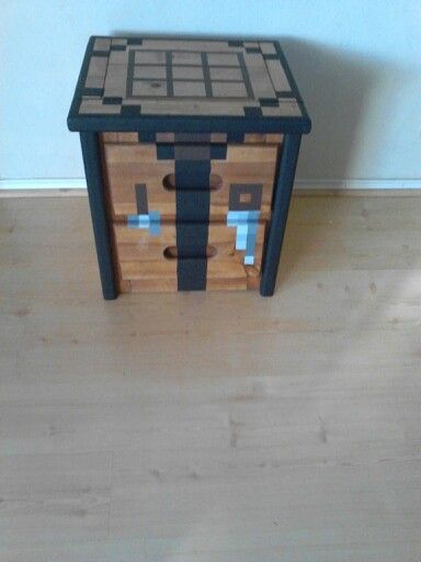 Minecraft crafting table - Regular table, painted cardboard top and between leg inserts. Minecraft Crafting Table, Diy Craft Table, Table Minecraft, Minecraft Room Decor, Painted Cardboard, Minecraft Decoration, Painting Table, Crafting Table, Craft Table Diy