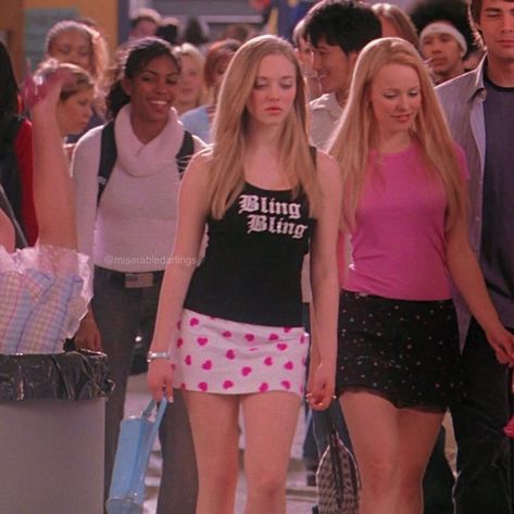 Karen Smith Outfit, Mean Girls 2004, Mean Girls Aesthetic, Mean Girls Outfits, Karen Smith, 00s Fashion, Tv Show Outfits, Regina George, Chick Flicks