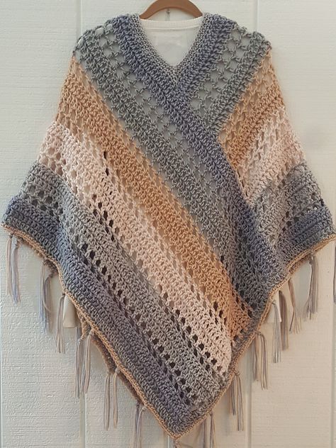 Ravelry: Easy Weekend Poncho by Kathy Olivarez Bernat Pop Yarn, Bernat Pop, Crochet Poncho Patterns Easy, Poncho Au Crochet, Sweater Shrug, Poncho Patterns, Cocoon Sweater, شال كروشيه, Poncho Crochet