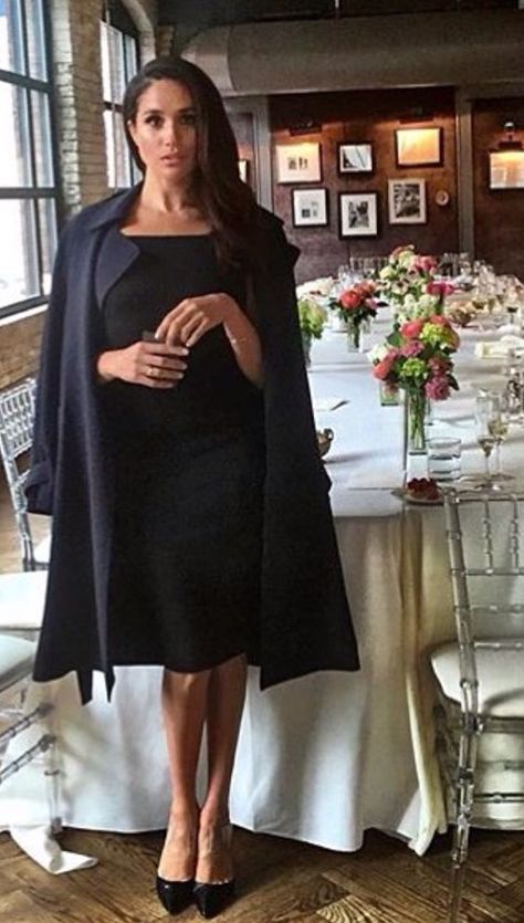 Rachel Zane Outfits, Estilo Meghan Markle, Meghan Markle Outfits, Prins Harry, Princess Meghan, Prince Harry And Megan, Prinz Harry, Meghan Markle Style, Principe Harry