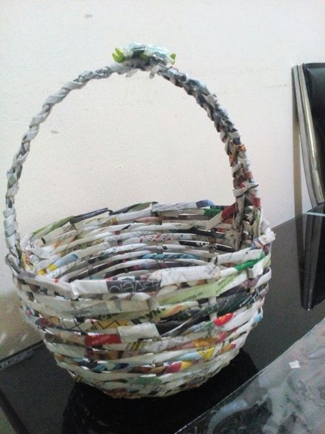 Newspaper basket Recycled Gown, Alphabet Activities Kindergarten, Decoupage Gifts, Newspaper Basket, Rope Crafts, Paper Basket, Balloon Flowers, Masks Art, Alphabet Activities