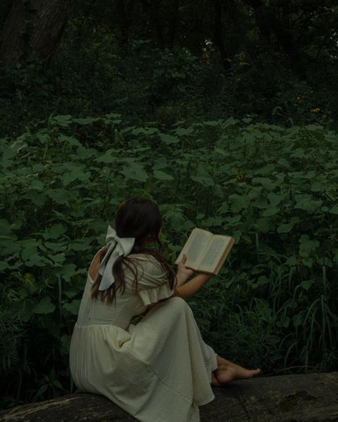 Reading by the creek📖 #777luckyfish #cityports #iowaphotographer #iowa #nikonusa #authentic #authenticlovemag #emotionsurfers #filmphotography Reading In The Woods, Reading In Forest, Forest Reading Aesthetic, Reading Outdoors Aesthetic, Reading Under A Tree, Reading Under A Tree Aesthetic, Iowa, Film Photography, Forest