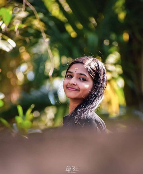 Kerala Girls Dp, Natural Bueaty, Kerala Outfits, Kerala Girl, Love Couple Images Hd, Kerala Trip, Blur Picture, Insta Dp, Samantha Images