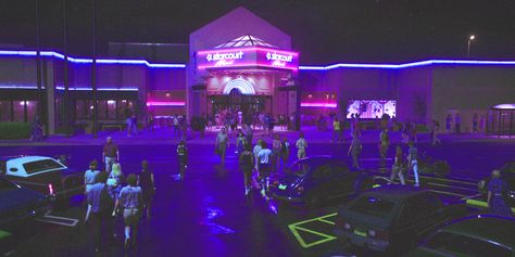 Starcourt Mall (Stranger Things 3) Mall Rats, Starcourt Mall, Vaporwave 80s, Neon 80s, Stranger Things Quote, Stranger Things Season 3, Dreams And Nightmares, Dreamcore Weirdcore, Stranger Things Aesthetic