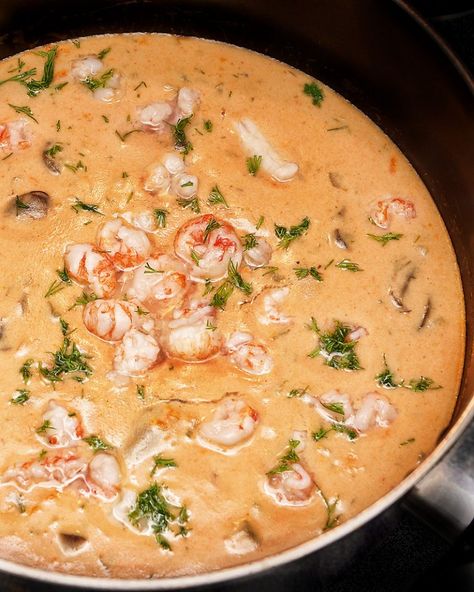 This is a heartier version of the unbelievably delicious Lobster Bisque! Creamed Soups, Bisque Recipes, Lobster Soup, Seafood Soups, Lobster Bisque Recipe, Bisque Soup Recipes, Beach Recipes, Lobster Bisque Soup, Week Meals