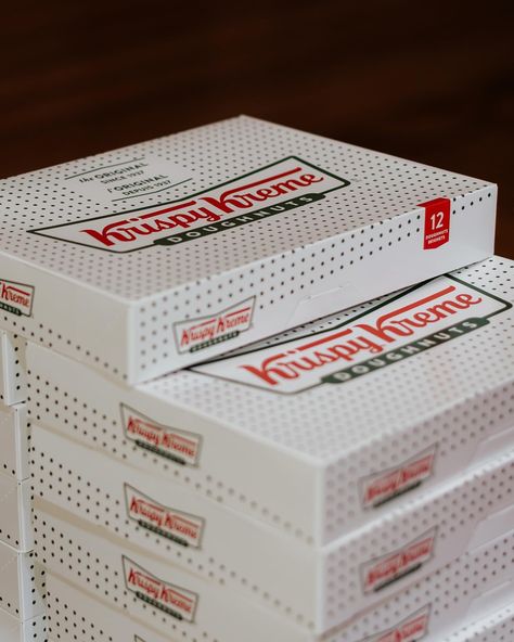 Large stack of Krispy Kreme donut boxes. Krispy Kreme Wedding, Wedding Late Night Snacks, Wedding Foods, Night Cravings, Donut Tower, Krispy Kreme Donuts, Late Night Cravings, Late Night Food, Iconic Weddings