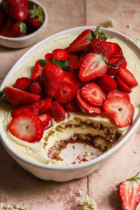 A fun, summery twist to the classic italian dessert. Coffee soaked ladyfingers layered between mascarpone cheese, strawberry jam and fresh strawberries. Strawberry Tiramisu Recipe, Strawberry Tiramisu, Italian Dessert, Berry Dessert, Baking Science, Tiramisu Recipe, Easy No Bake, Mascarpone Cheese, Baking Blog