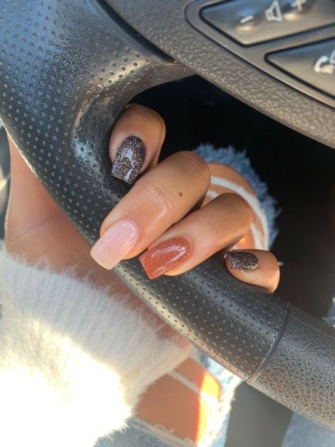 Nails For Fall Pictures, Fall Nails Anc, Short Nail Powder Dip, Gell Nails Short Fall, Cute Nails Fall Colors, Cute Short Dip Nails Designs, Mail Dip Colors For Fall, Fall Dip Colors 2022, Fall Nail Colors Halloween