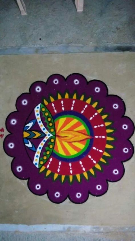 Pretty Diwali Rangoli Diwali Designs, Deepavali Rangoli, Easy And Beautiful Rangoli, Rangoli Designs For Competition, Indian Rangoli Designs, Very Easy Rangoli Designs, Rangoli Designs Photos, Rangoli Designs Simple Diwali, Rangoli Simple