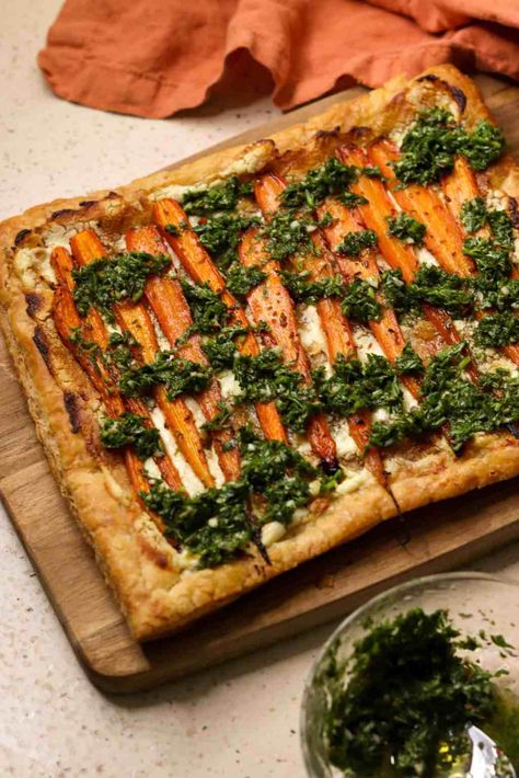 Carrot tart Recipes With Carrot Tops, Carrot Top Recipes, Carrot Tart, Carrot Tops, Dinner Pies, Spicy Carrots, Goat Cheese Tart, Whipped Goat Cheese, Roasted Carrot