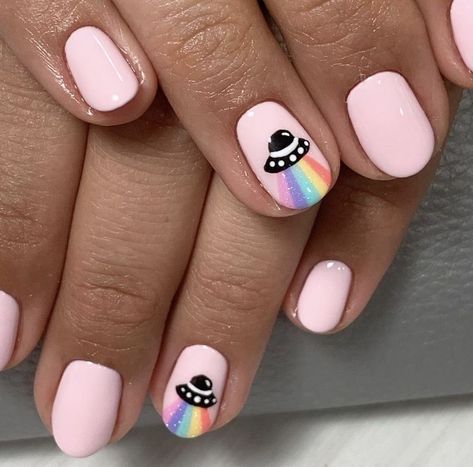 Peace Sign Nails Designs, Simple Space Nails, Peace Sign Nail Art, Alien Nails Short, Short Space Nails, Cute Alien Nails, Funky Fun Nails, Short Mystical Nails, Ufo Nail Art