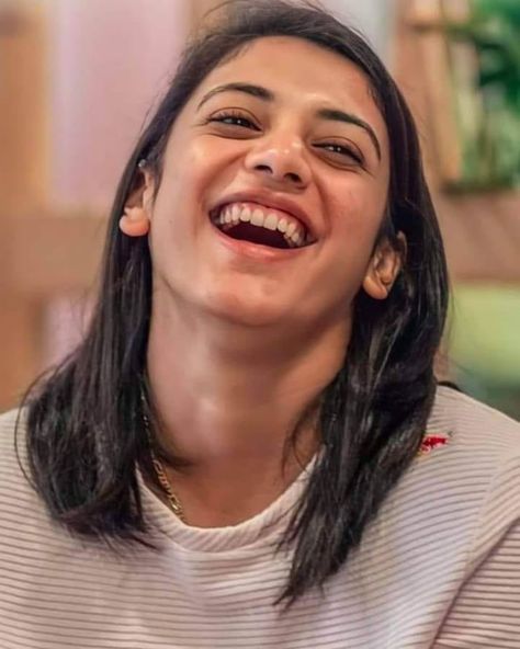 Smrithi Mandana, Smriti Mandhana Hd Wallpapers, Smriti Mandhana Cute Wallpaper, Kohli Wallpapers, Smriti Mandhana, Ms Dhoni Wallpapers, Female Sports, Oneplus Wallpapers