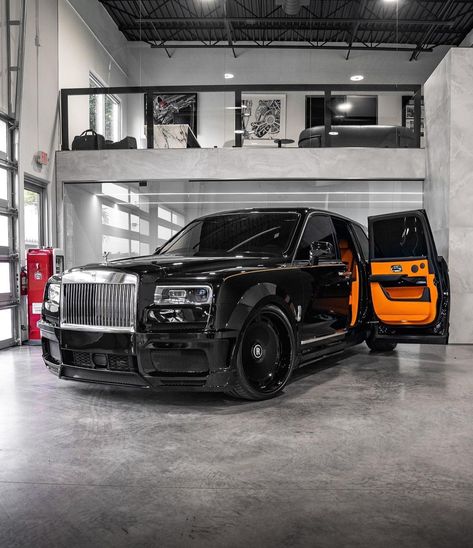 Rols Roys Car Black, Rolls Royce Cullinan Orange Interior, Blacked Out Rolls Royce Cullinan, Black Rolls-royce, Rolls-royce Sweptail, Car Shots, Rolls Royce Black, Rolls Royce Models, Rolls Royce Cullinan