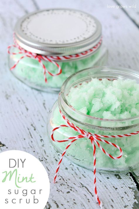 Joululahjat Diy, Diy Gifts For Christmas, Christmas Gifts Diy Homemade, Mint Sugar Scrub, Mint Sugar, Diy Sugar Scrub Recipe, Jul Diy, Peppermint Extract, Scrub Corpo