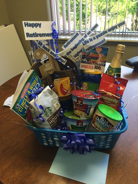 Retirement basket I made for my co-worker. Retirement Basket, Retirement Gifts Diy, Retirement Gift Basket, Retirement Gifts For Dad, Best Retirement Gifts, Retirement Party Gifts, Basket Gifts, Retirement Gifts For Men, Retirement Quotes