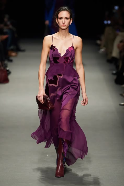 Fall 2022, Alberta Ferretti, Fashion Show Collection, Looks Style, London Fashion Week, Runway Fashion, Pretty Outfits, Fashion News, High Fashion