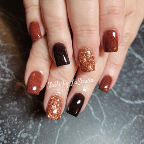 Fall Style Nails Short, October Gel Nails 2023, Fall Color Manicure, Oct Nail Colors, Fall Nails Multiple Colors, Fall Nails 2024 Burgundy, Fall Ideas Nails, Fall Nexgen Nails, Fall Inspired Nail Designs