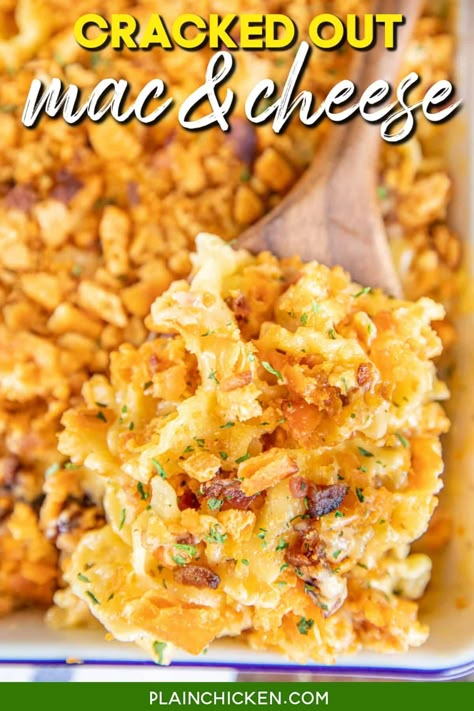 Cracked Out Mac and Cheese - easy baked macaroni and cheese recipe loaded with cheddar, bacon, and ranch. Super simple to make and tastes great. Pasta, butter, flour, heavy cream, milk, ranch dressing mix, cheddar cheese, bacon, cheez-it crackers. Comfort food at its best! Makes a great side dish or main dish. Can make this casserole in advance and refrigerate or freeze it for later. Add this to your menu ASAP! You won't be disappointed. Easy Baked Macaroni And Cheese, Baked Macaroni And Cheese Recipe, Mac And Cheese Pasta, Cracked Out, Easy Mac N Cheese, Baked Mac And Cheese Recipe, Baked Macaroni And Cheese, Bacon Mac And Cheese, Macaroni Recipes