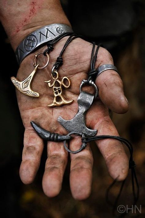 Accessories Viking Life, Viking Culture, Viking History, Viking Art, Norse Vikings, Viking Style, Viking Age, Thors Hammer, Viking Jewelry