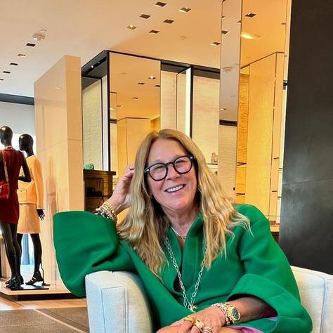 Lori Hirshleifer on Instagram: "You all know how I feel about green 💚💚💚 @rosie_assoulin @dior @hirshleifers #ootd 🌸🌸🌸" Lori Hirshleifer, Rosie Assoulin, How I Feel, Ootd, Dior, Feelings, Green, Instagram