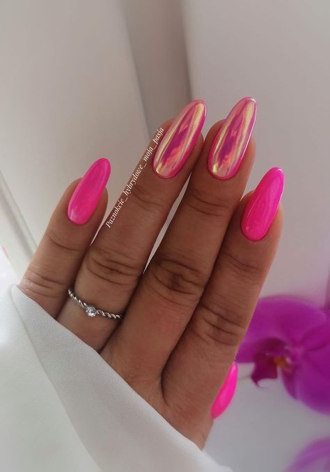 Barbie Pink Nails Chrome, Neon And Chrome Nails, Pink Neon Sign Quote, Holographic Pink Nails, Pink Holographic Nail Designs, Chrome Pink Nails Designs, Pink Disco Nails, Neon Pink Chrome Nails, Bright Chrome Nails