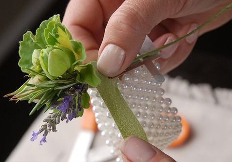 Diy Corsage Wristlet Prom, Coursage Diy How To Make A, How To Make Wrist Corsage Prom, Diy Corsage Wristlet How To Make, How To Make A Wrist Corsage Step By Step, How To Make A Corsage Wristlet, Fresh Flower Corsage, Diy Corsage Wristlet, Prom Corsage Diy