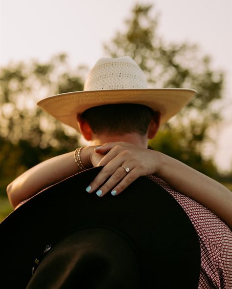 Just another engagement session that I am obsessed with! Kaci & Ryan are so precious, I just love them and the way they love each other, they make things so easy going 🫶🫶 UM HELLO! Omg instagram finally gave me the option to post 20 photos at a time 🤭🤭 #sccouplesphotographer #southcarolinaweddingphotographer #engagementsession #engagementphotos #goldenhourphotos #horses #engagementring #2025bride #2025wedding #2026wedding Horseback Engagement Photos, Western Theme Engagement Pictures, Barn Engagement Pictures, Horse Engagement Photos, Proposal Photoshoot, Golden Hour Photos, Couples Photo, Engagement Pics, Western Theme