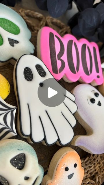 Corianne Froese on Instagram: "Another way to create the sunken look, this time with icing. I just love this new ‘blanket ghost’ from our Fall & Halloween collection! 👻✨
‌
⠀
#cookiecouture #halloweencookies #ghostcookie #ghost #cookiedecorating #cookievideo #halloween #halloweentreats #halloweenbaking #cookiecutters" Ghost Sugar Cookies Royal Icing, Ghost Cookies Decorated, Painting Cookies, Ghost Sugar Cookies, Blanket Ghost, Sugar Cookies Royal Icing, Cookies Royal Icing, Halloween Sugar Cookies, Ghost Cookies