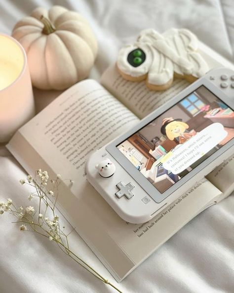 Cute Games Nintendo, Cozy Gamer Aesthetic Switch, Switch Games Aesthetic, Nintendo Switch Lite Aesthetic, Cozy Switch, Animal Crossing Switch, Nintendo Switch Aesthetic, Cute Nintendo Switch, Animal Crossing Nintendo Switch