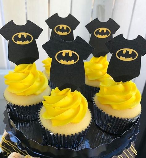 Batman Baby Shower Ideas – Baby Shower Ideas 4U Batman Baby Shower Ideas, Superhero Baby Shower Ideas, Baby Shower Games Free, Batman Themed Birthday Party, Batman Baby Shower, Batman Cupcakes, Batman Onesie, Batman Baby, Superhero Baby Shower