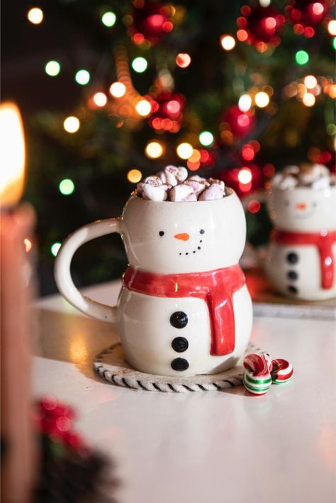 #Christmas Mug #Christmas Gift #Cute Snowman⛄ Xmas Ceramics, Cute Mug Ideas, Christmas Pottery Ideas Ceramics, Hot Cocoa Snowman, Brrr Basket, Xmas Basket, Winter Pottery, Brr Basket, Snowman Cup