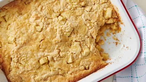 Fresh apples, Betty Crocker™ Super Moist™ yellow cake mix and melted butter combine in this easy-to-make, easy-to-eat dessert. Apple Dump Cake Recipe, Apple Dump Cake, Betty Crocker Cake, Apple Dump Cakes, Strip Steak, Dump Cake Recipes, Dump Cake, Monkey Bread, Yellow Cake