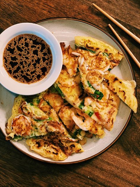 Korean Seafood Pancake Recipe, Korean Pancake Recipe, Korean Seafood Pancake, Korean Pancake Mix, Korean Seafood, Garlic Fried Chicken, Seafood Pancake, Tiffy Cooks, Korean Pancake