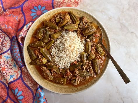 Okra stew with ground beef (bamia bil lahme) is a delicious Middle Eastern stew that is popular across households from Lebanon to Egypt. Stew With Ground Beef, Okra Stew, Middle Eastern Style, Paleo Beef, Ground Meat, Chopped Tomatoes, Okra, Cayenne Peppers, Ground Beef Recipes