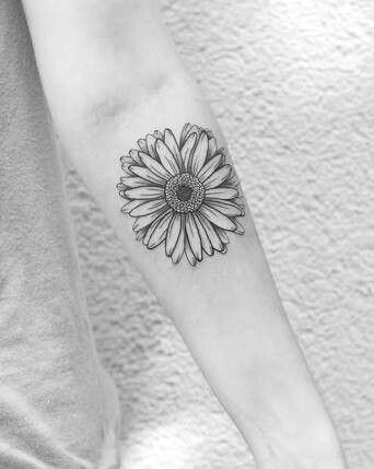 Sunflower Tattoo Thigh, Sunflower Tattoo Simple, Sunflower Tattoo Sleeve, Sunflower Tattoo Shoulder, Tattoo Placements, Fineline Tattoo, Daisy Tattoo, Sunflower Tattoos, Sunflower Tattoo Design