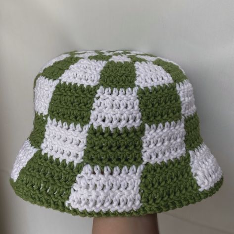 Woven Clothes Aesthetic, Crochet Green Bucket Hat, Green Crochet Aesthetic, Crochet Bucket Hat Aesthetic, Crochet Hat Aesthetic, White And Green Crochet, Crochet Bucket Hat Free Pattern, Easy Crochet Bucket Hat, Crochet Bucket Hats